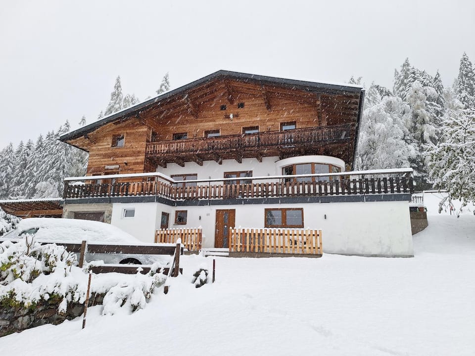 Property building, Facade/entrance, Skiing, Hiking, Cycling, Area and facilities, Parking