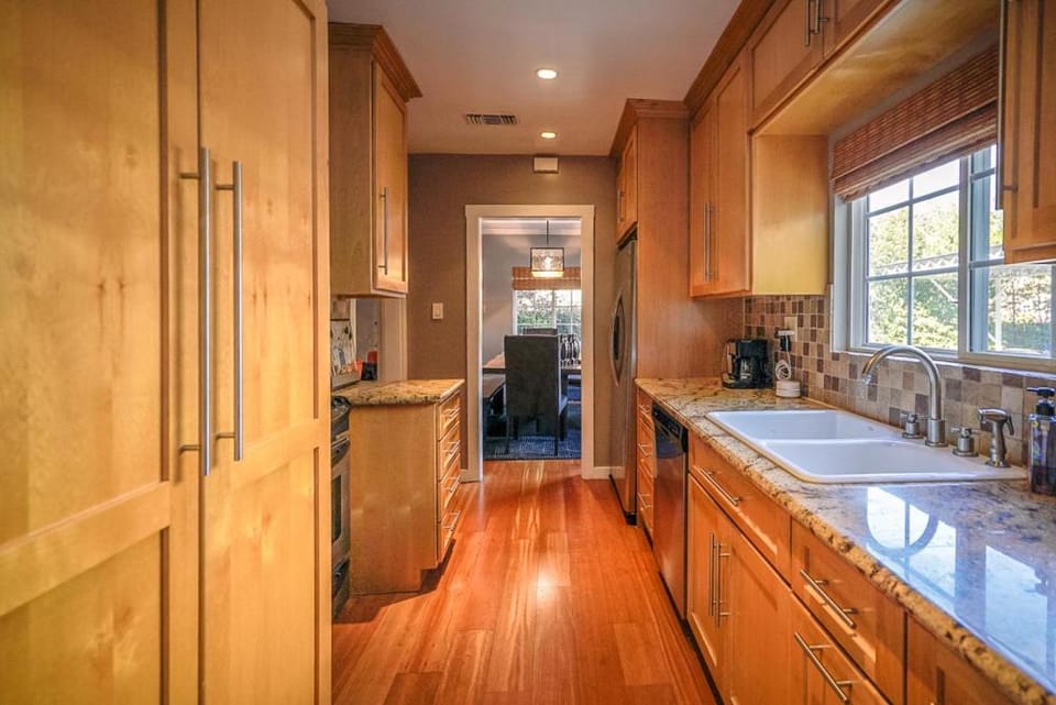 Stylish 2 Bed & 2 Bath at the Heart of Hollywood with Free Parking - One Car only Apartment in Hollywood