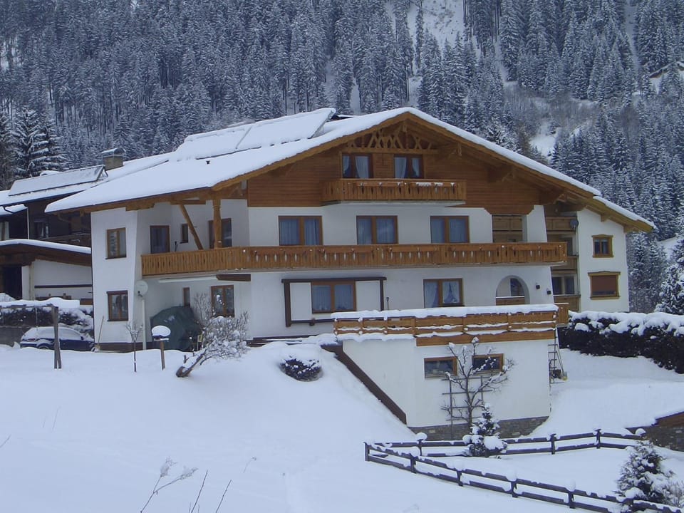 Facade/entrance, Winter