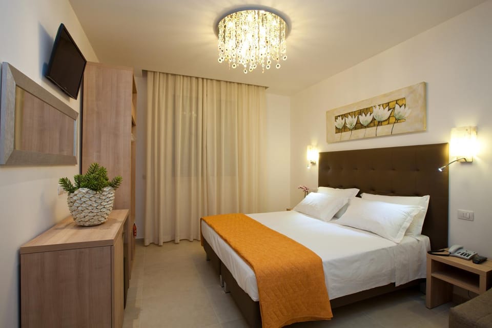 Shower, Bathroom, Bedroom