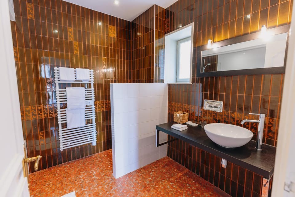 Shower, Bathroom, towels