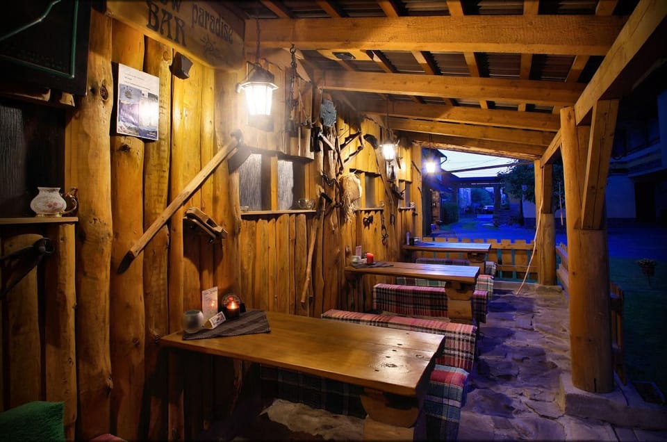 Restaurant/places to eat, Garden, Balcony/Terrace