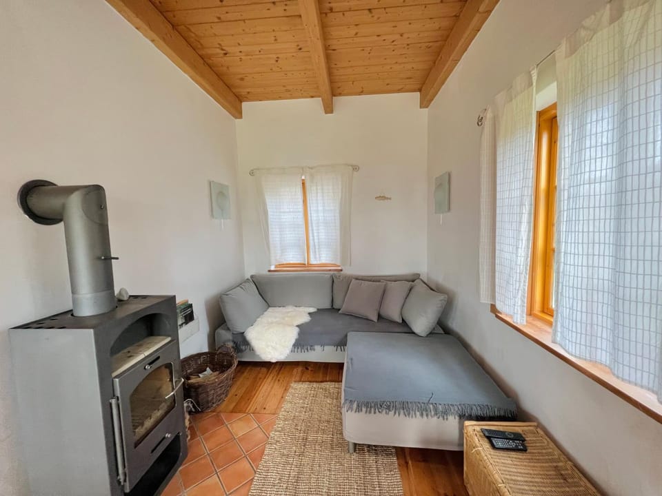 Living room, Seating area, Evening entertainment