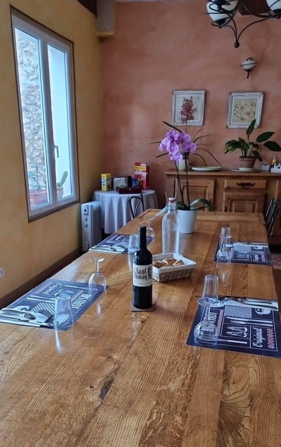 Food and drinks, Dining area