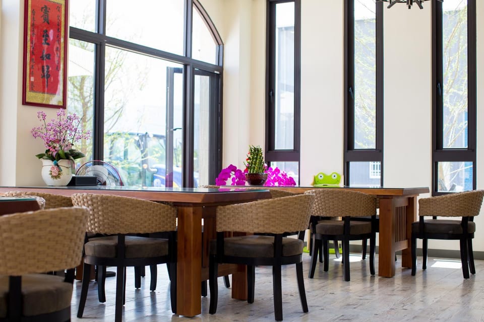 Living room, Dining area, Breakfast