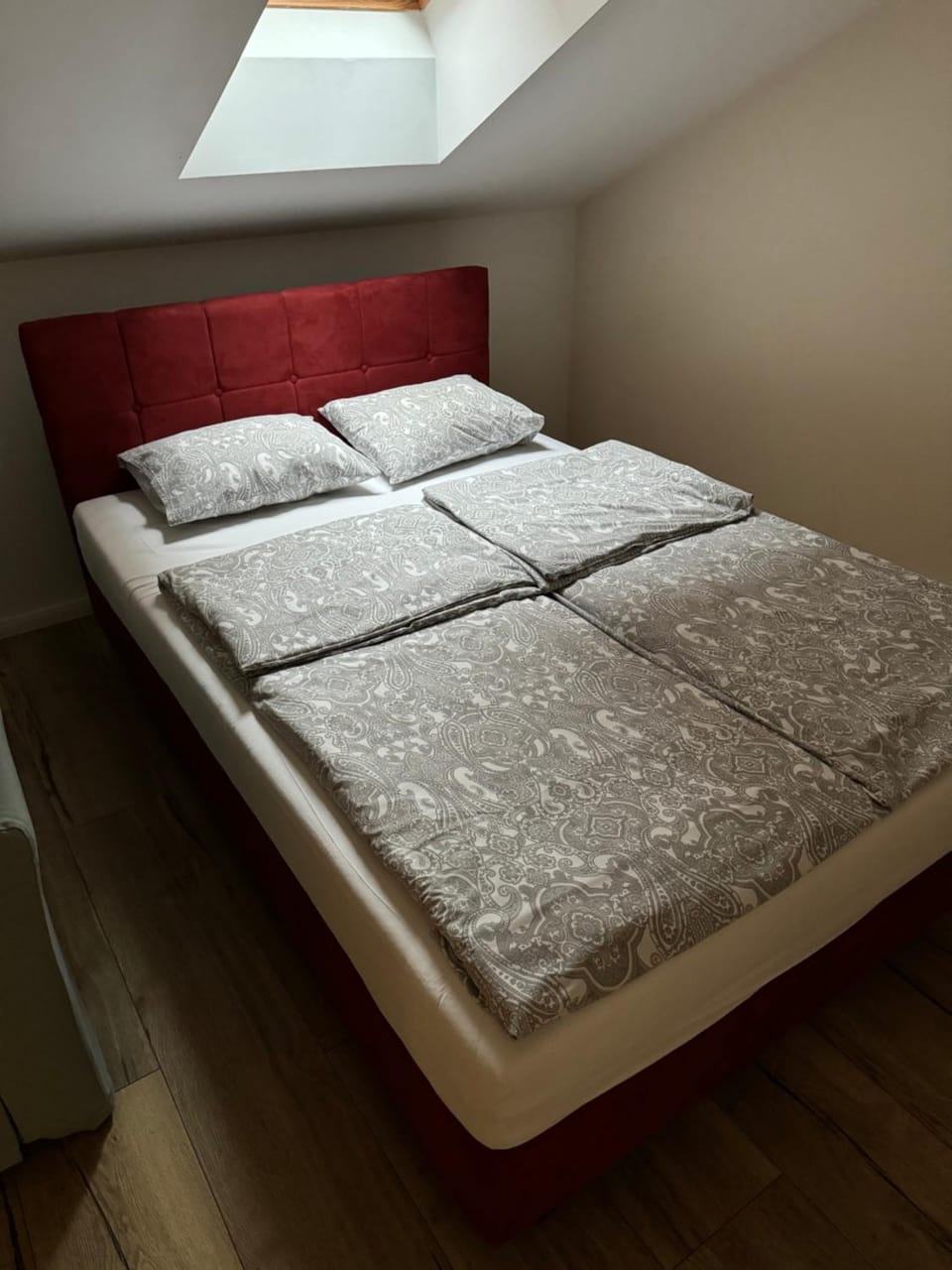 Bed, Photo of the whole room