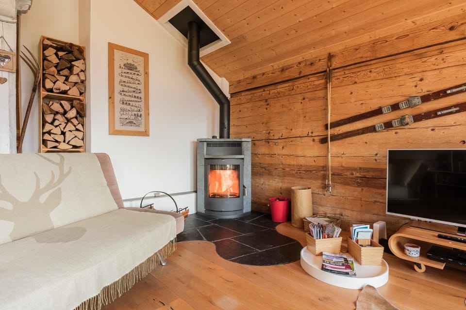 Communal lounge/ TV room, Living room, Seating area, fireplace, fireplace