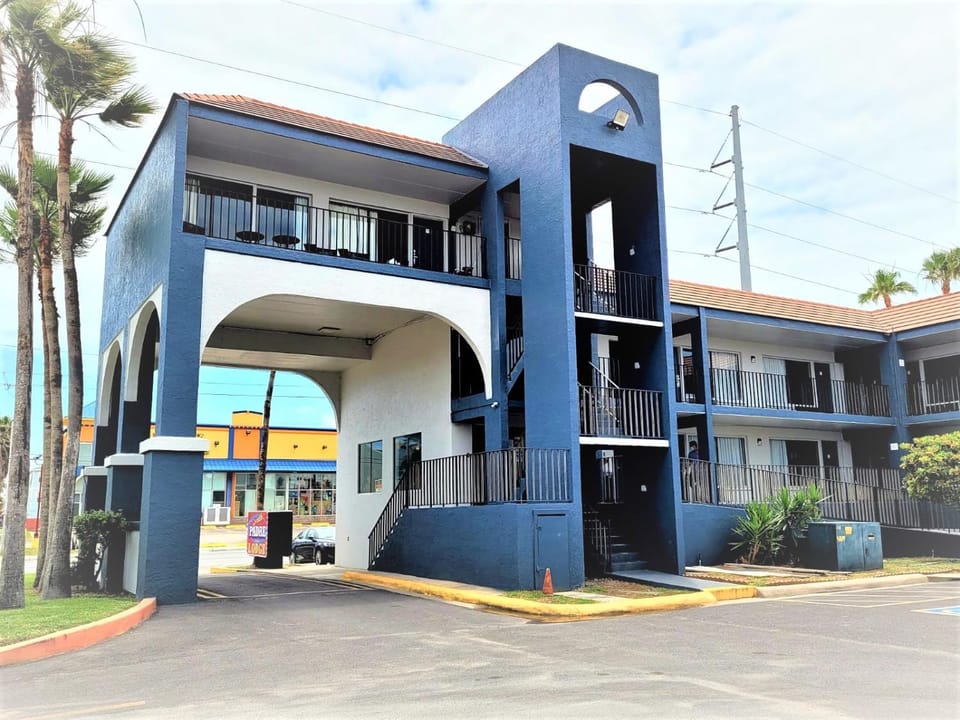 Property building, Facade/entrance