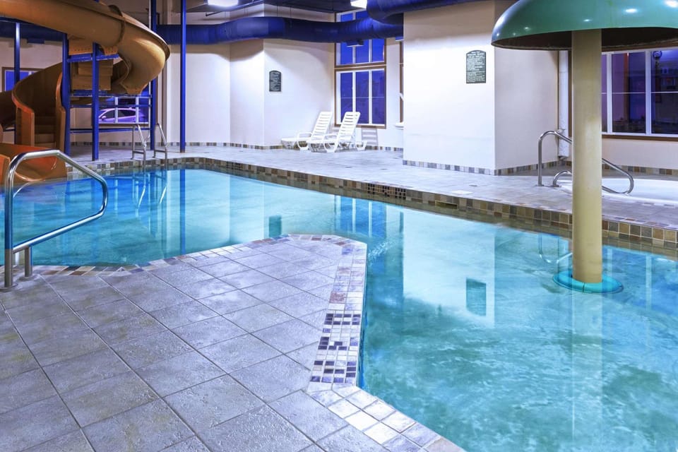On site, Pool view, Swimming pool, Swimming pool