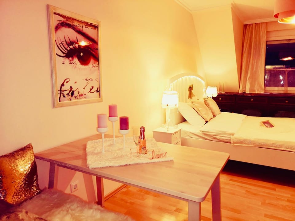 Living room, Photo of the whole room, Decorative detail