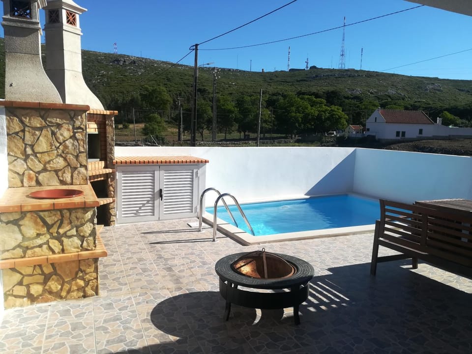 Landmark view, Mountain view, Pool view