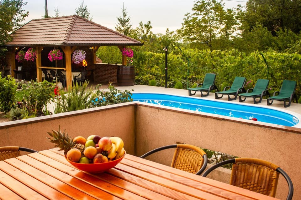 Balcony/Terrace, Balcony/Terrace, Swimming pool