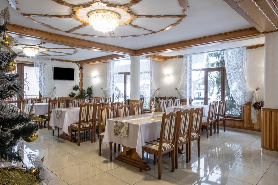 Restaurant/places to eat, Banquet/Function facilities, Seating area
