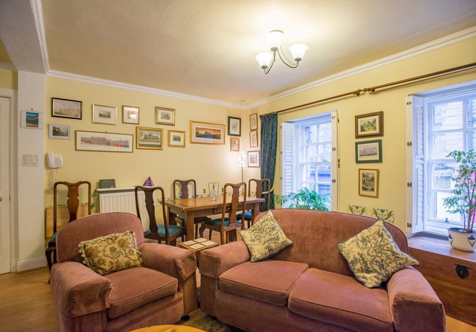 Candlemaker Old Town 500m from Edinburgh Castle Apartment in Edinburgh