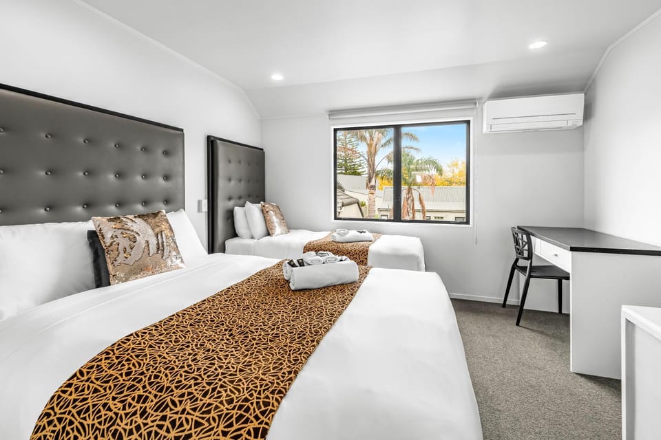 Bed, Bedroom, air conditioner