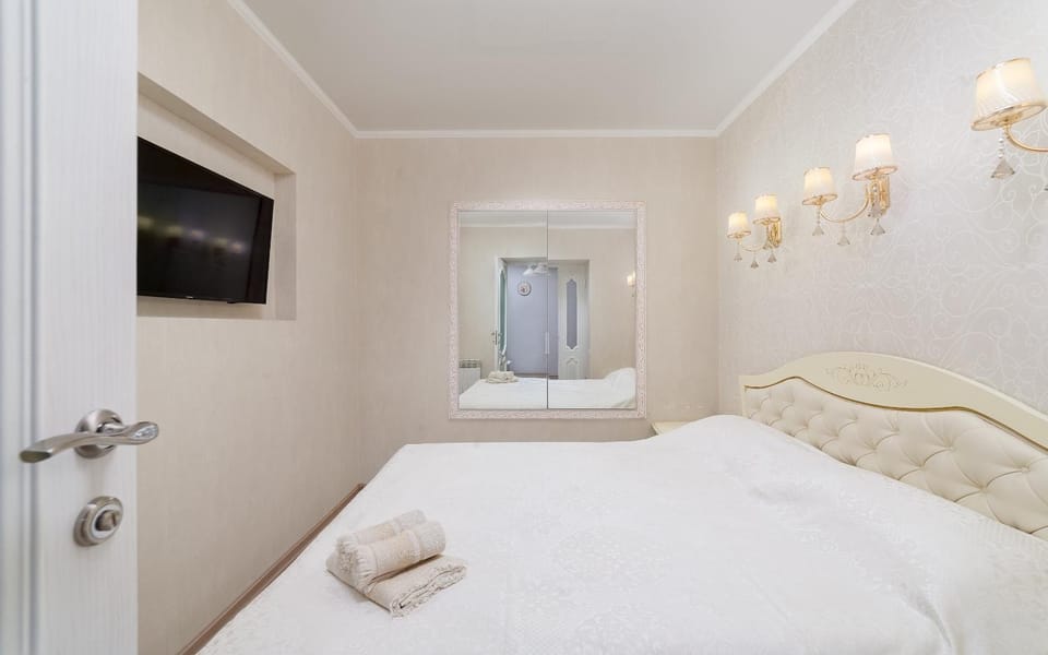 TV and multimedia, Photo of the whole room, Bedroom