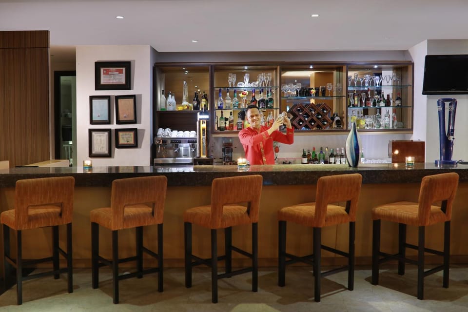 Staff, Lounge or bar