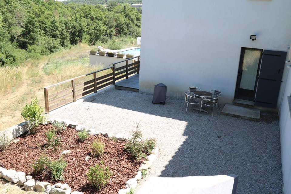 Facade/entrance, Natural landscape, Garden view