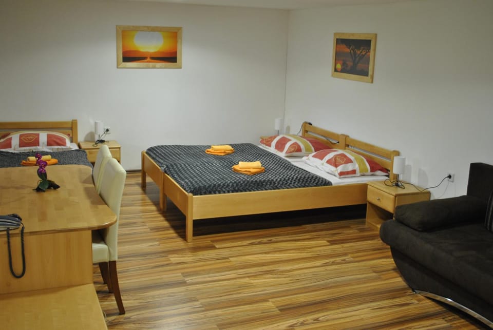Bed, Seating area, Bedroom