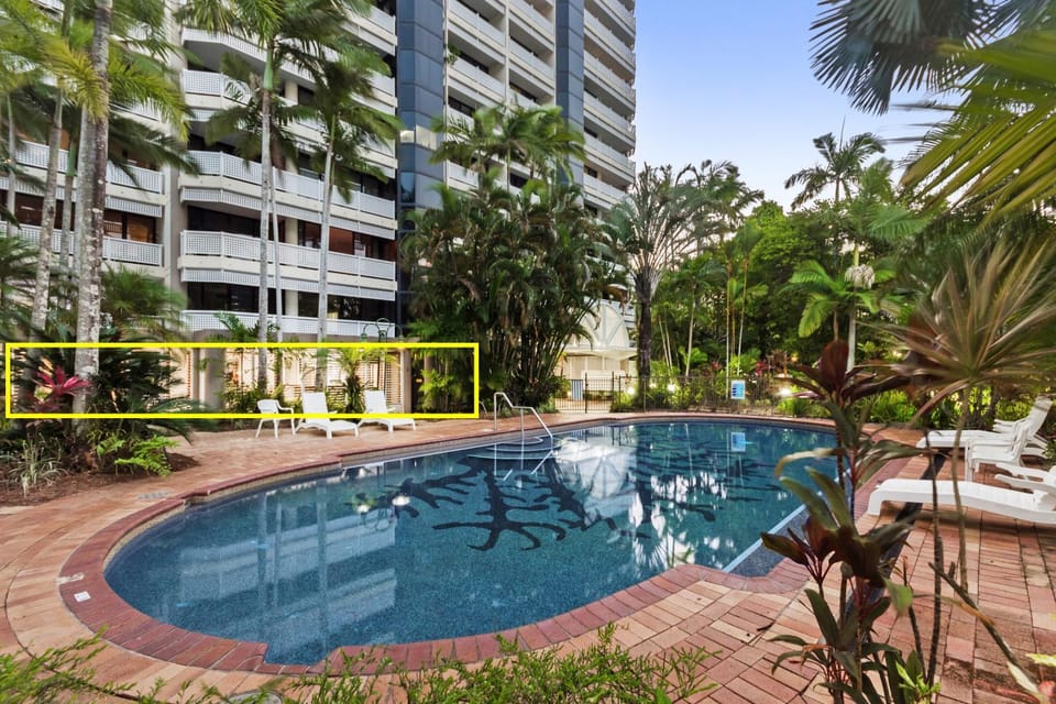 Property building, Facade/entrance, Day, Garden, Pool view, Swimming pool, sunbed
