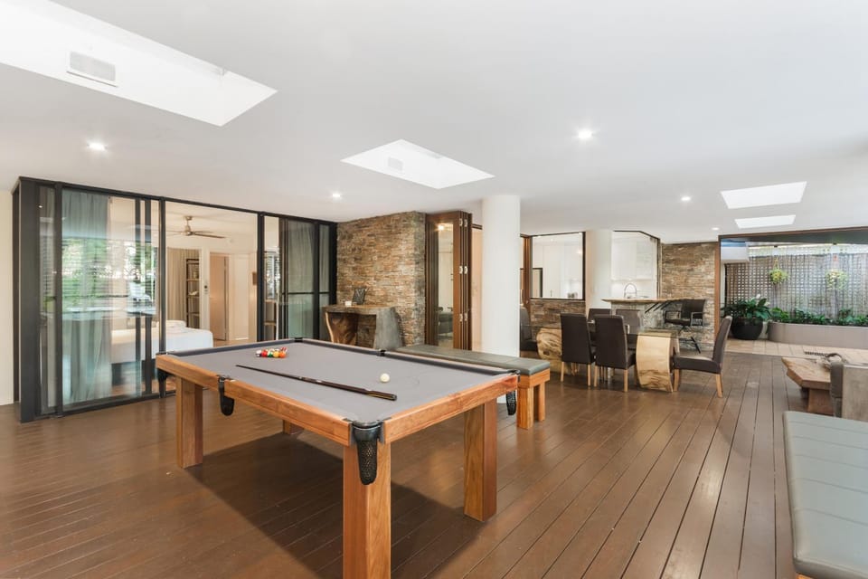 Billiard, Living room, Entertainment, locker, air conditioner