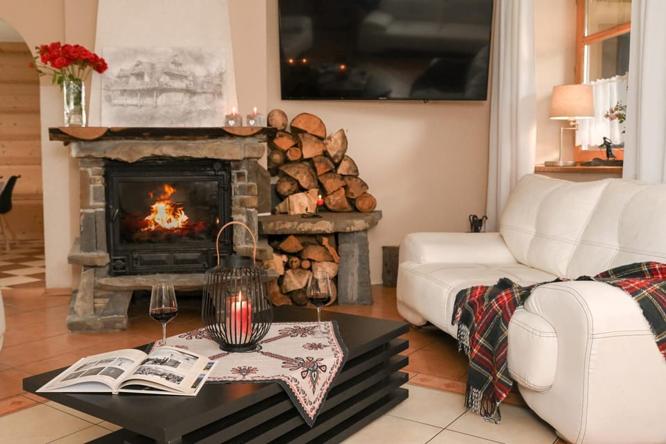 Communal lounge/ TV room, Living room, Seating area, fireplace