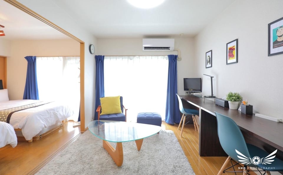Bed, Living room, air conditioner