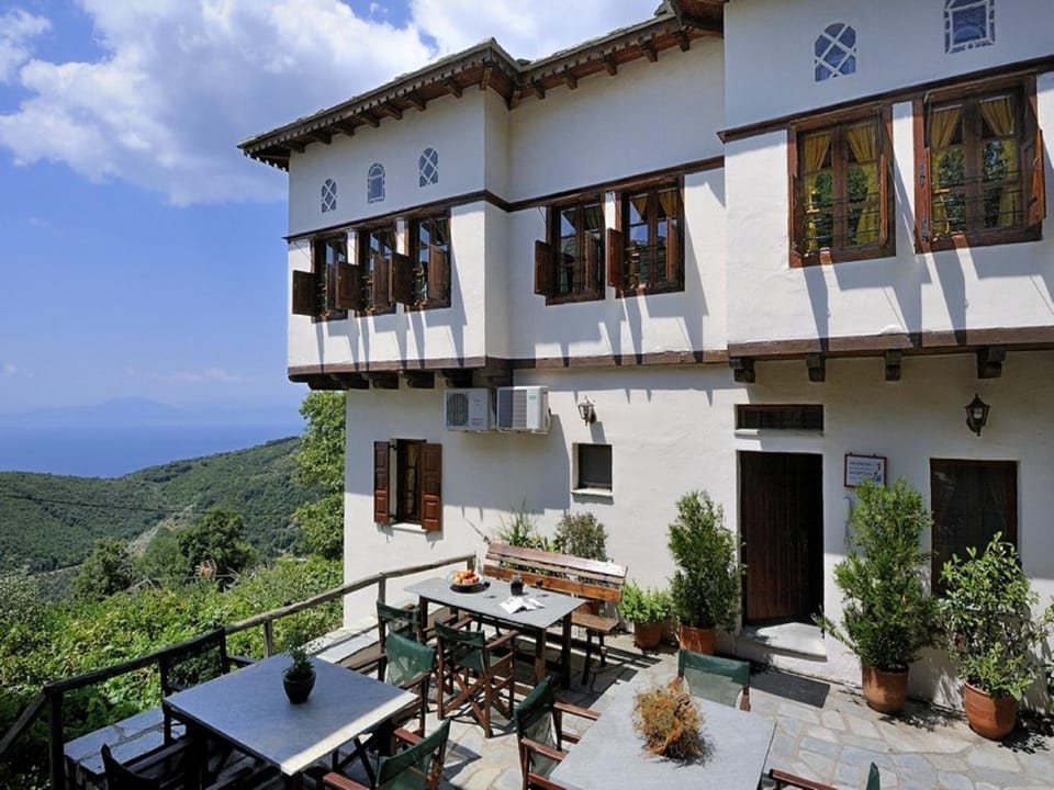 Facade/entrance, Balcony/Terrace