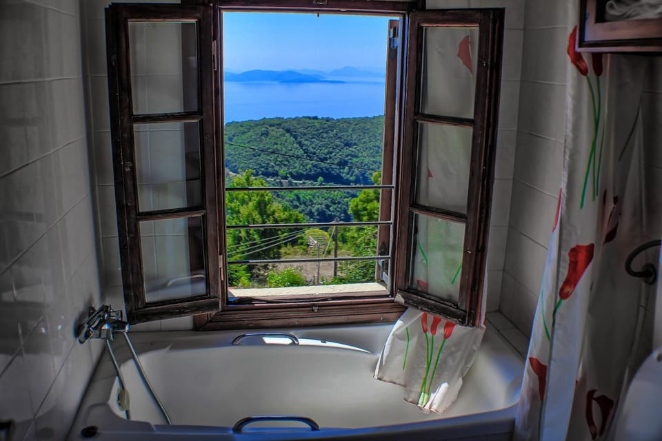 Bathroom, Sea view