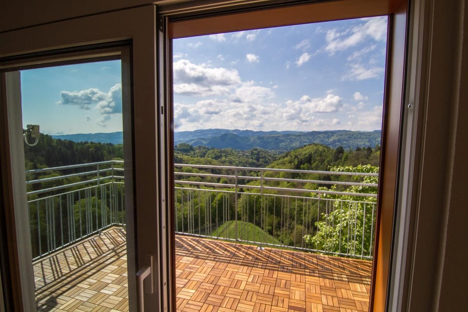 Balcony/Terrace, Mountain view