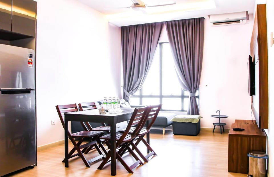 2 Bedroom 2 BATHROOM NEAR SUMWAY PYRAMID Apartment in Subang Jaya