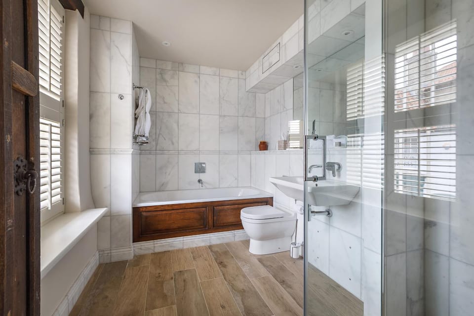 Shower, Toilet, Bathroom, Bath, towels
