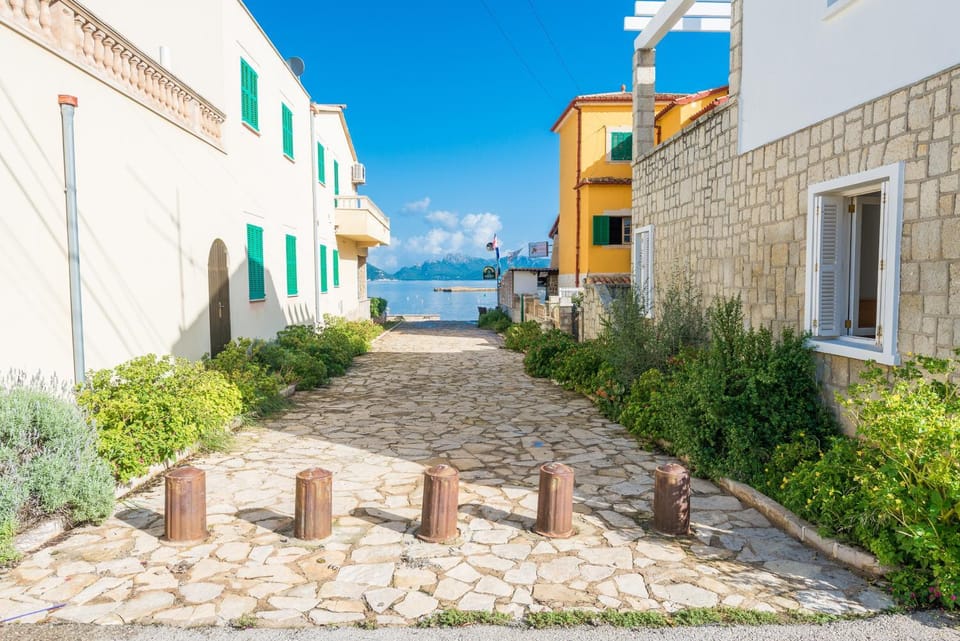 Facade/entrance, Sea view