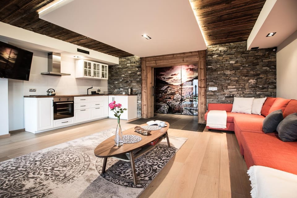 TV and multimedia, Kitchen or kitchenette, Living room, Seating area, Dining area, oven, stove