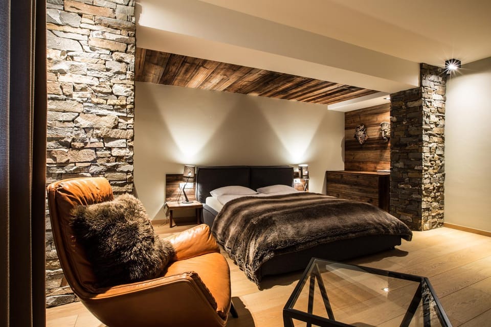 Bed, Seating area, Bedroom