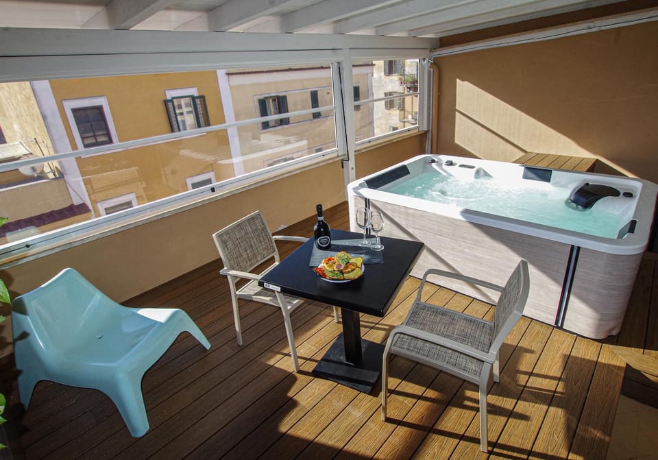 Hot Tub, Seating area, Dining area
