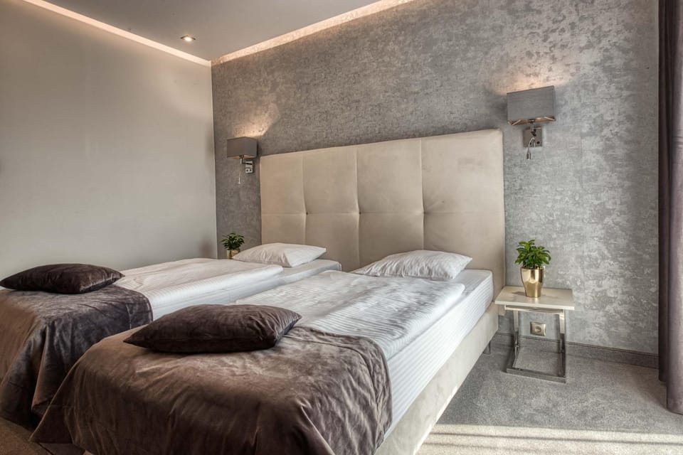 Shower, Bathroom, Bedroom