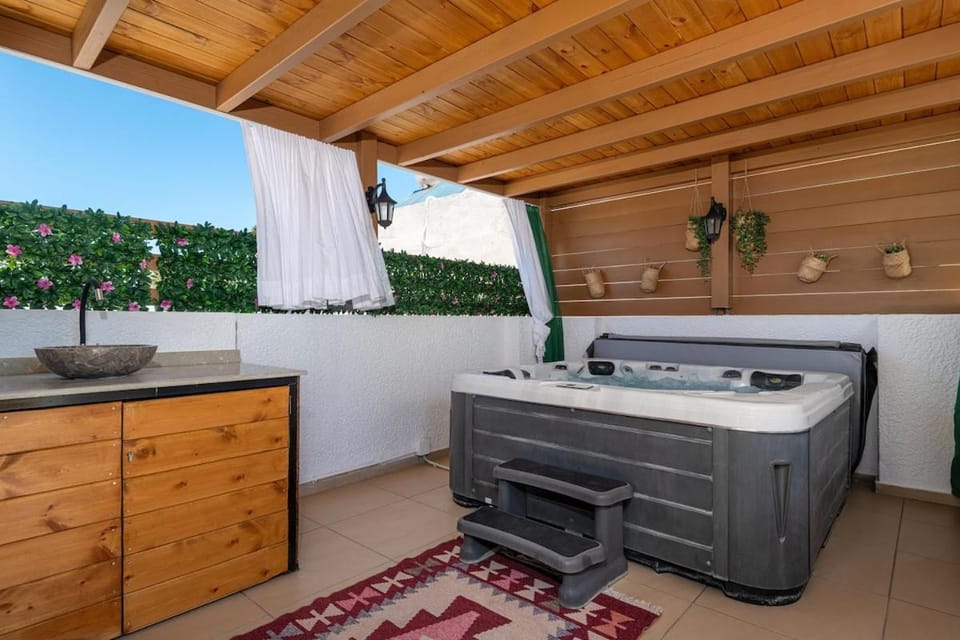 Casa Dell Artista with private jacuzzi Villa in Kos