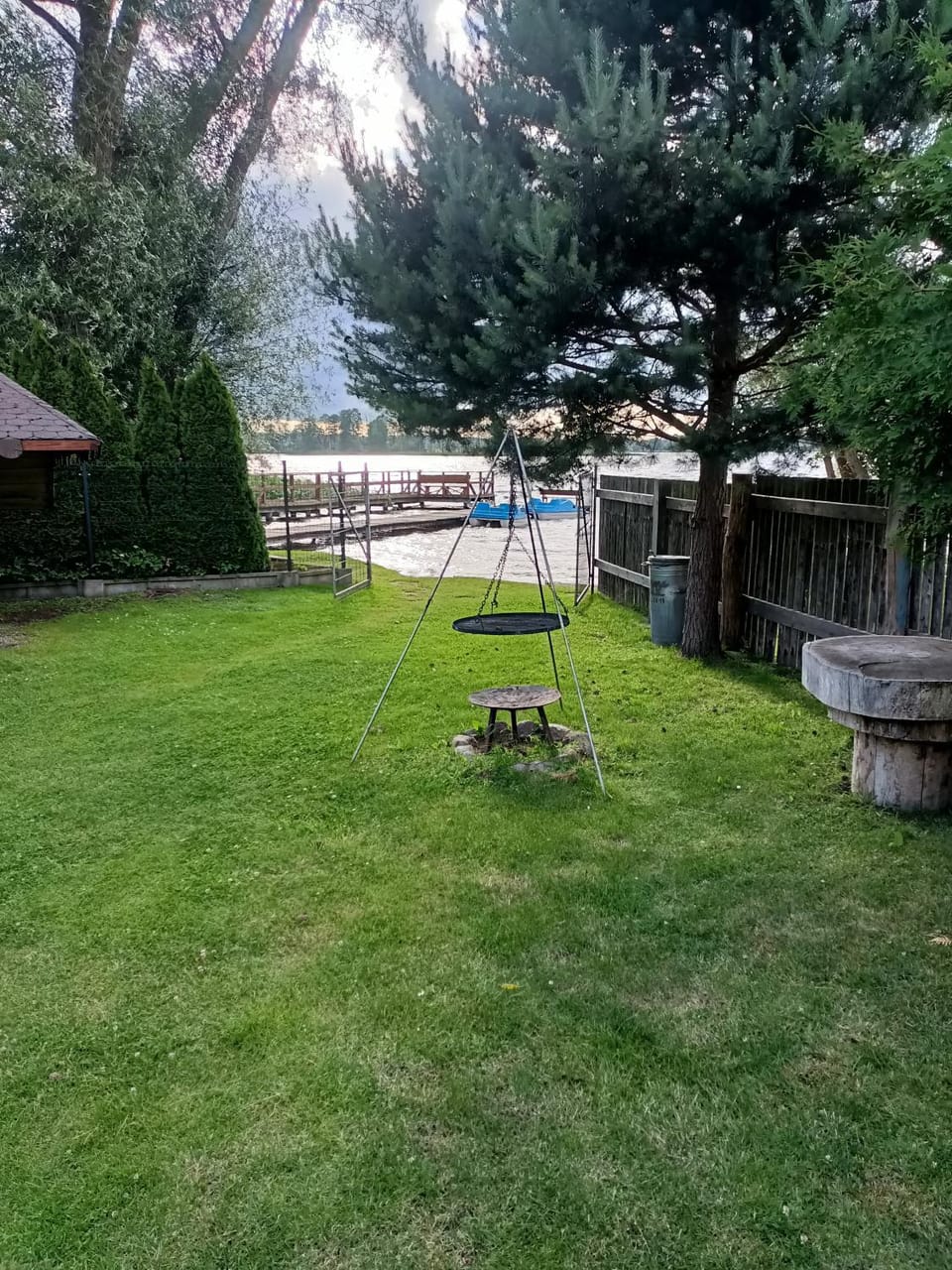 BBQ facilities, Garden view, Lake view
