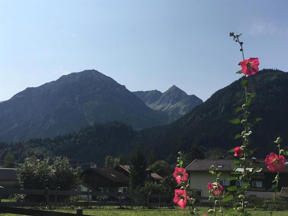 Nearby landmark, Natural landscape, Mountain view