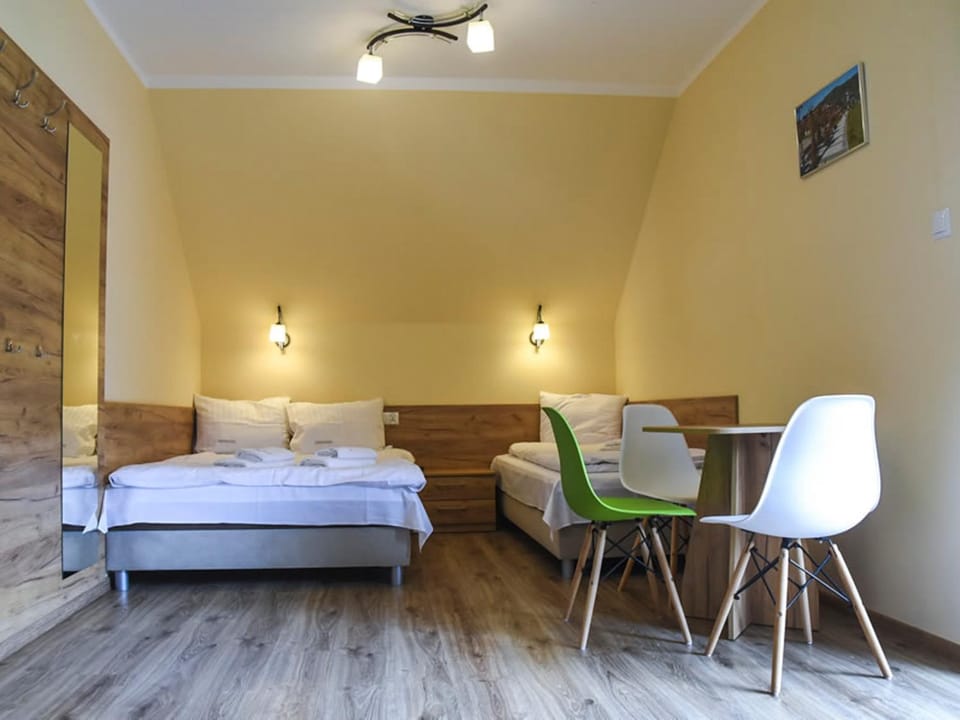Bed, Other, Photo of the whole room, Decorative detail, Bedroom