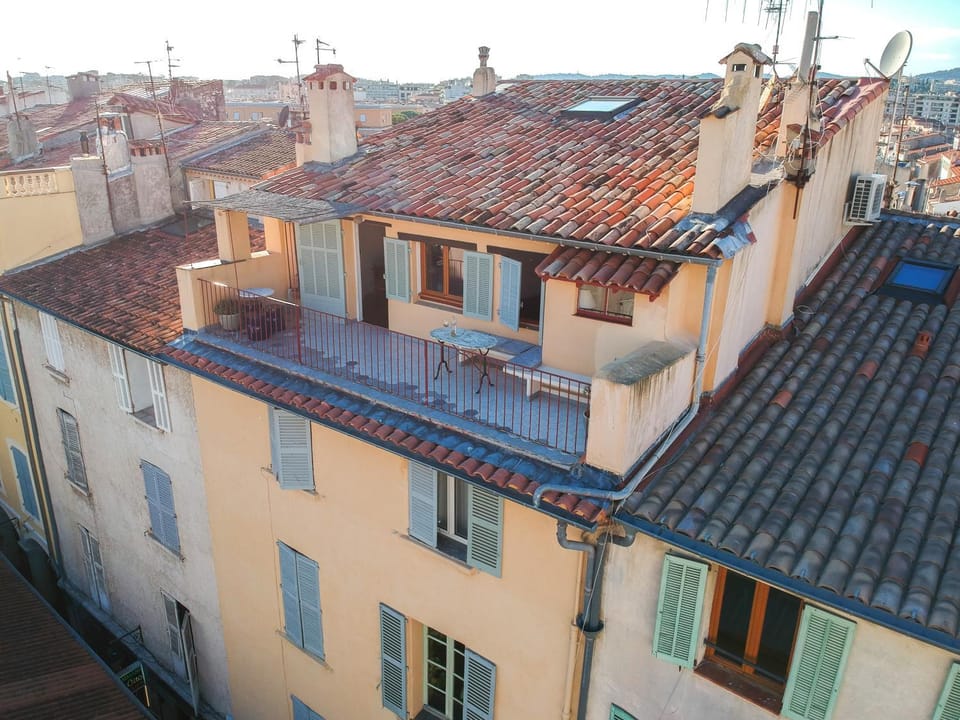 Facade/entrance, Bird's eye view