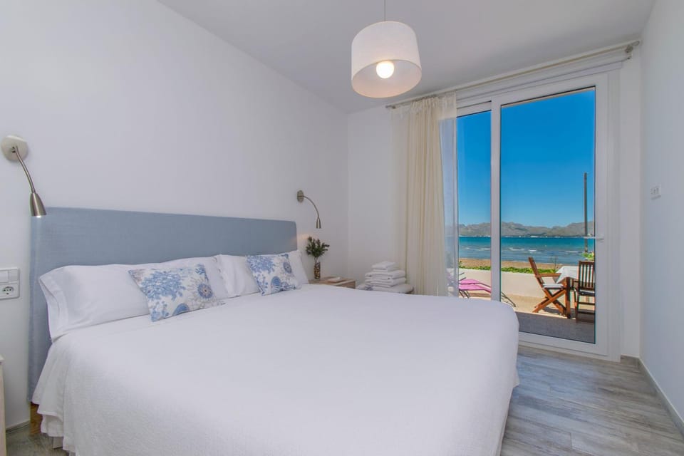 Bed, Photo of the whole room, Bedroom, Sea view