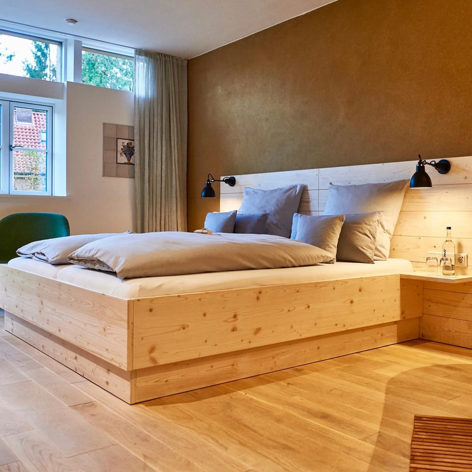 Photo of the whole room, Bedroom