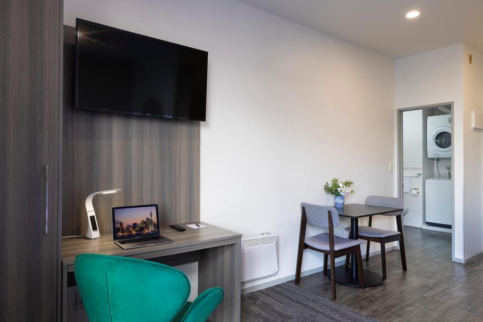TV and multimedia, Dining area, washing machine, dryer