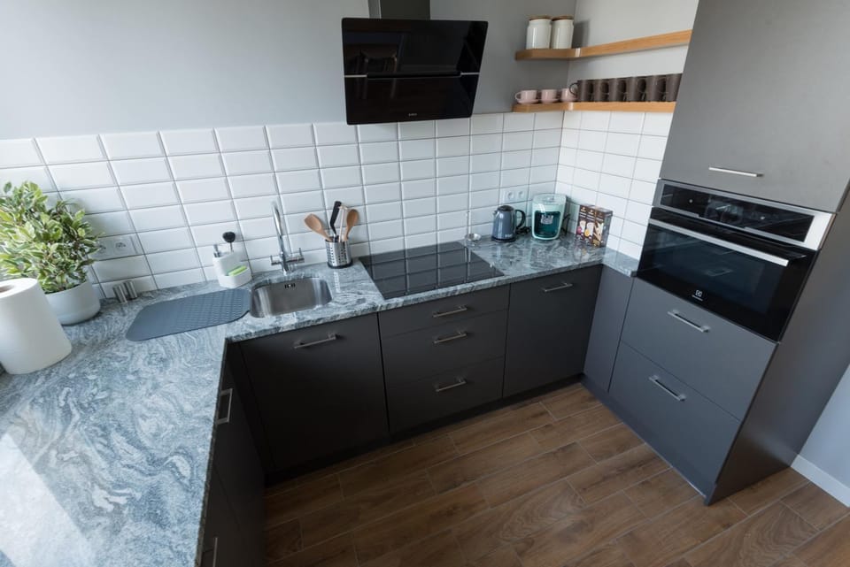 Coffee/tea facilities, Kitchen or kitchenette, Dining area, Communal kitchen