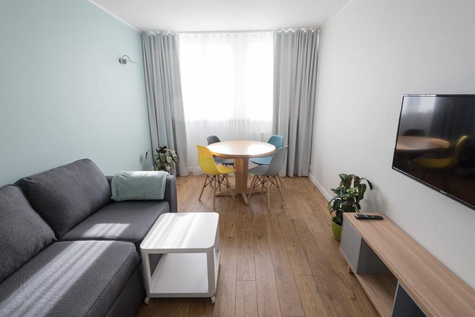Communal lounge/ TV room, Living room, Seating area, Bedroom