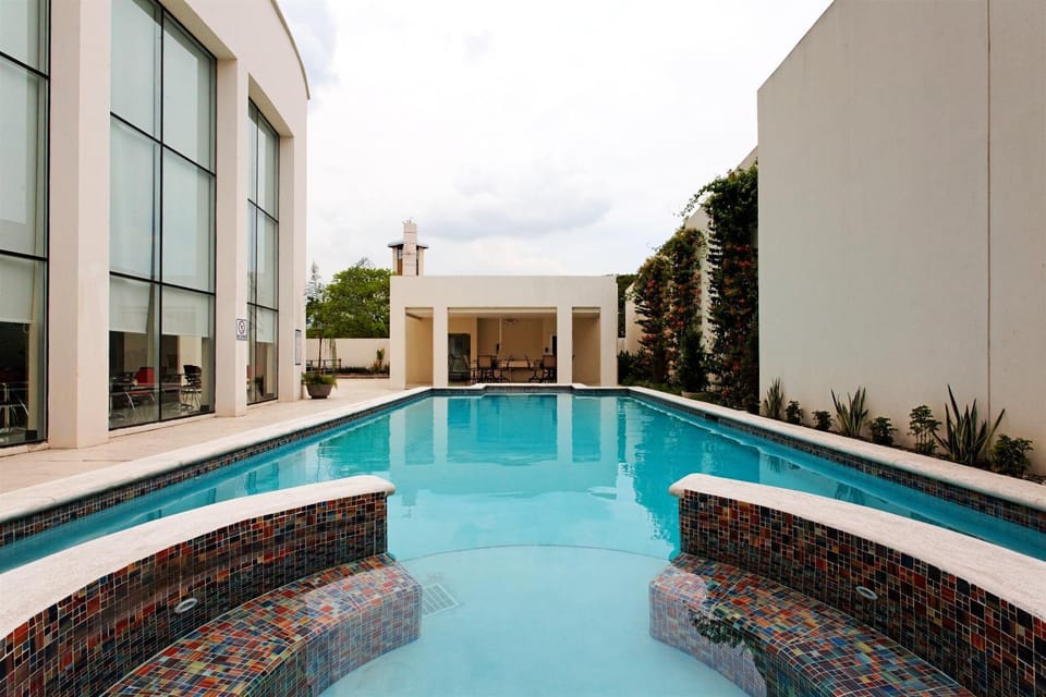 Swimming pool, Swimming pool