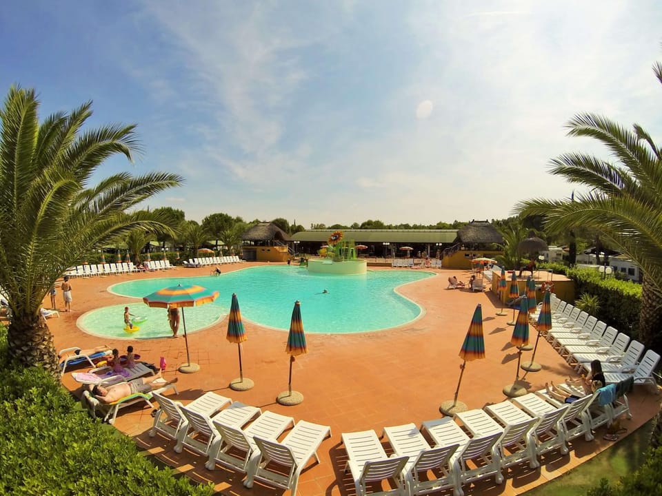 Swimming pool, Swimming pool