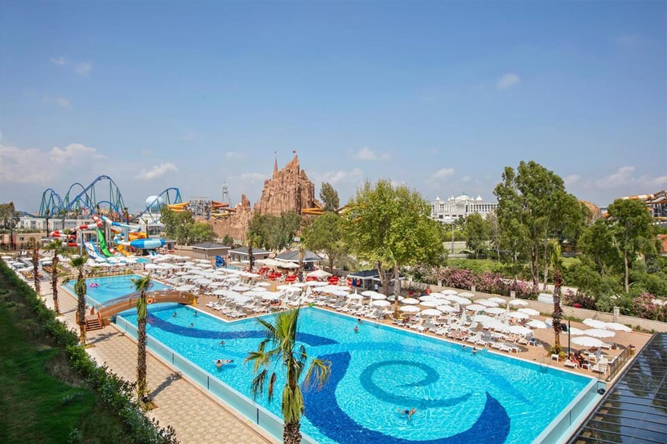 Property building, Day, Summer, Swimming pool, Entertainment